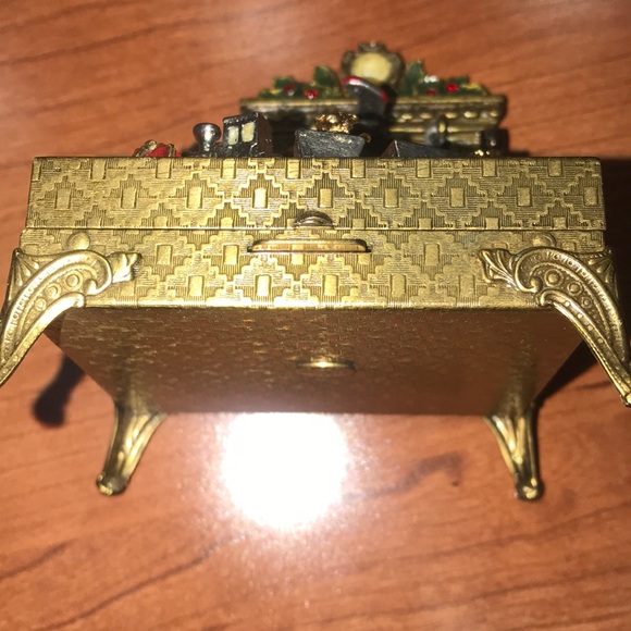 Vintage Sweet Romance Trinket Box - Picture 8 of 16